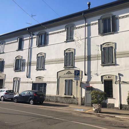 L' Appartamento Del Borgo - Parcheggio Riservato Pavia Buitenkant foto